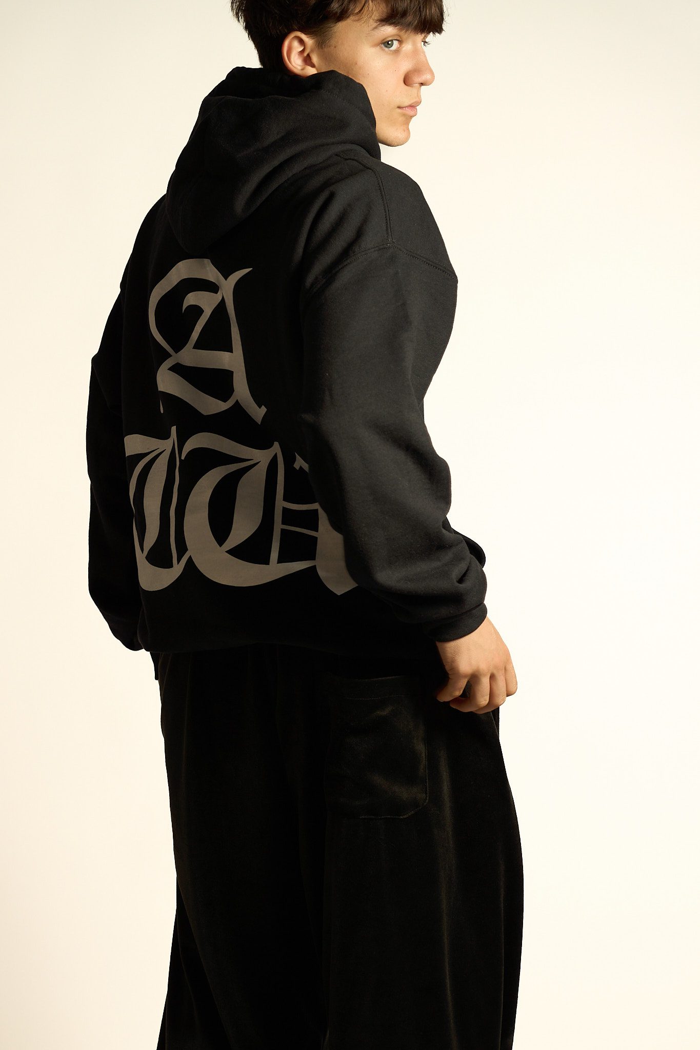 Gothic BASIC Velvet Black - obrazek 5