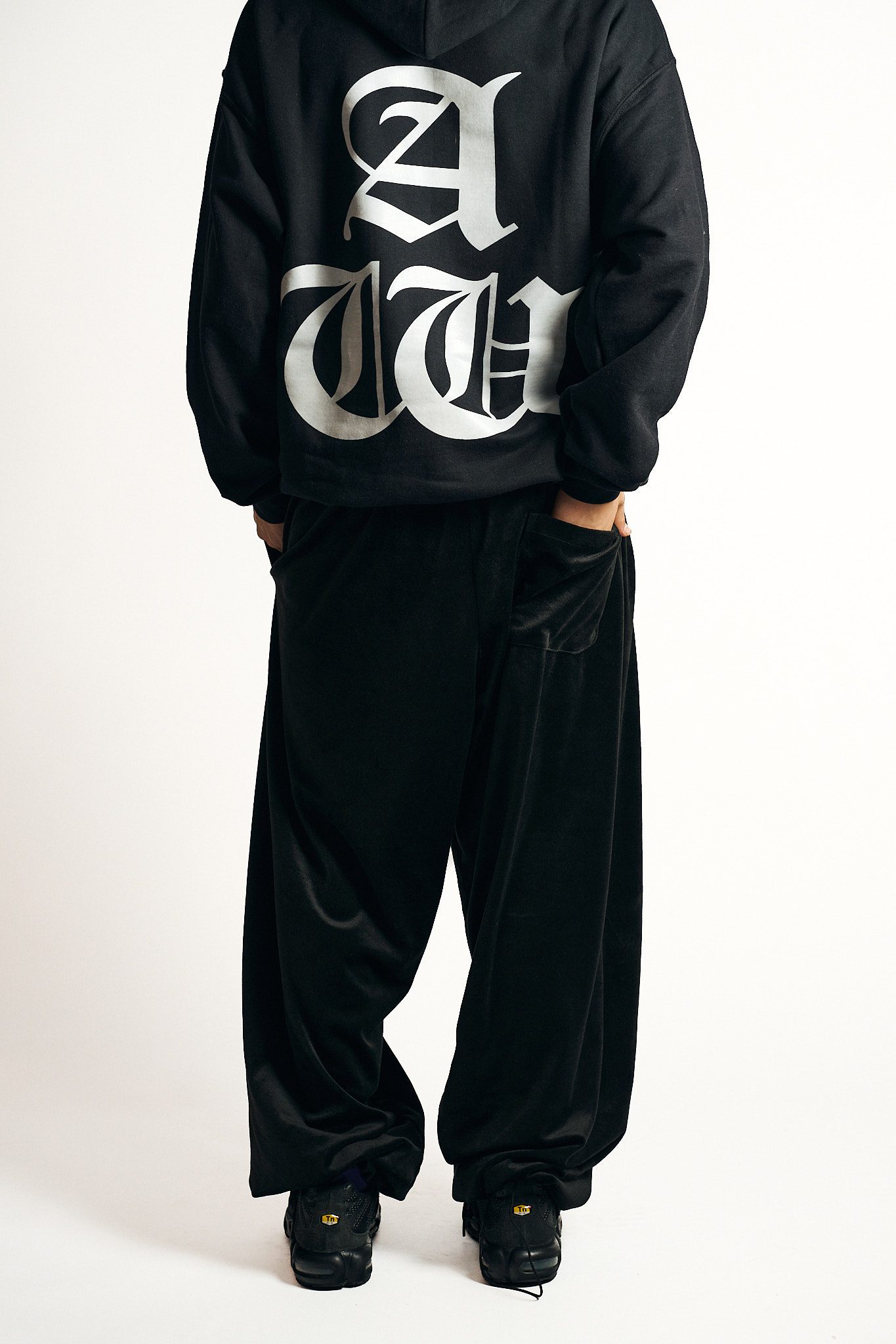 Gothic BASIC Velvet Black - obrazek 10